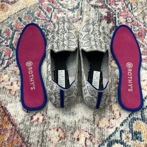 Rothys Sz 7 Womens Snake Loafers EUC